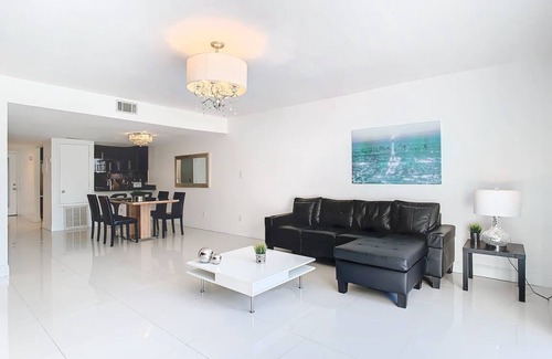 Florida Center North Apartment | 158 m² Apartment ∙ 2 bedrooms ∙ 5 guests