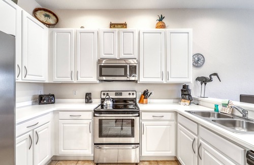 Bahama Bay Condo | 1st floor condo w/basketball court, patio, restaurant, sauna, tennis court