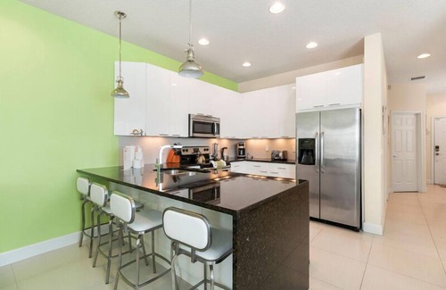 Four Corners House | ⛱ 3 Bed Townhome - Disney Area - Pool & Balcony ✈