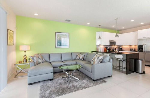 Four Corners House | ⛱ 3 Bed Townhome - Disney Area - Pool & Balcony ✈