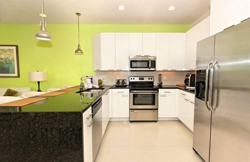 Four Corners House | ⛱ 3 Bed Townhome - Disney Area - Pool & Balcony ✈