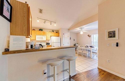 Loughman Villa | 3 Bedroom 3 Bathroom Villa with South facing pool 15 miles from Disney.
