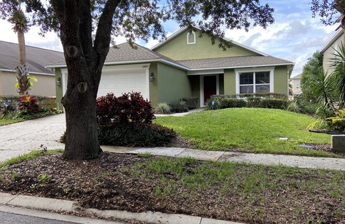 West Kissimmee House | 3 bedroom pool home minutes from Dsiney