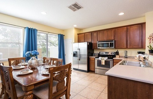 Crestwynd Bay House | 3BR/3BA Townhome, only 1.5miles to Disney