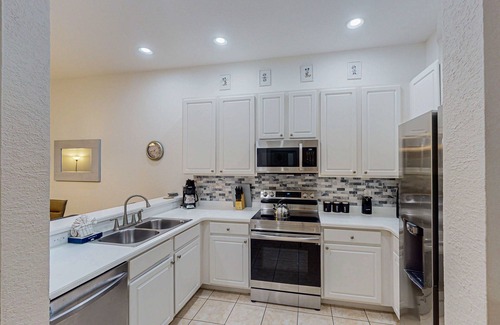 Bahama Bay Condo | 3rd floor condo w/tennis court, basketball court, gym, sauna, balcony
