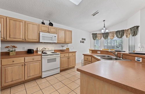 Cumbrian Lakes House | 4 Bedroom Private Pool+Spa Home 8 Miles to Disney