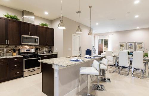 West Kissimmee Villa | 4 BR 4 BA Villa 5 min to Disneyworld 1804ft² BBQ