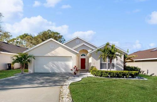 Florida Pines House | 4BR Sunny Paradise near Disney World