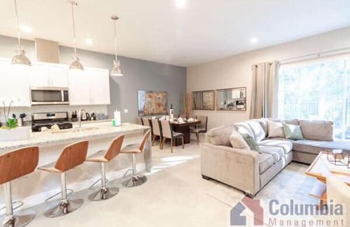 West Kissimmee Villa | 5 BR 6 BA Villa 5 min to Disneyworld with BBQ Grill