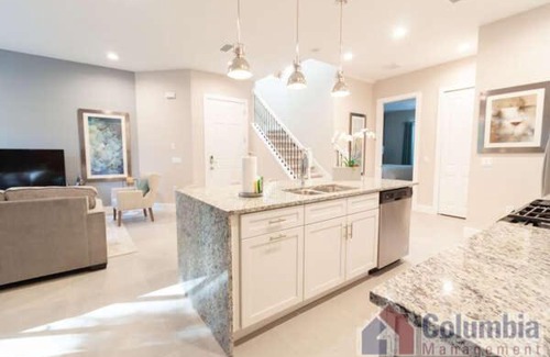 West Kissimmee Villa | 5 BR 6 BA Villa 5 min to Disneyworld with BBQ Grill