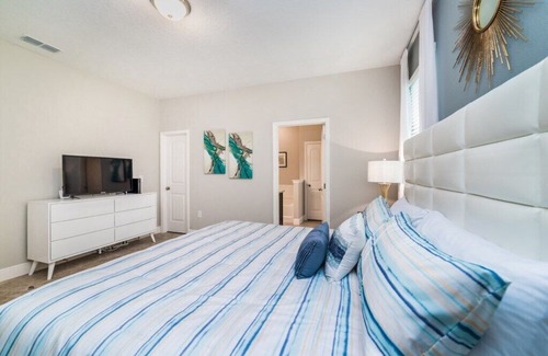 Loughman House | 5267 Wildwood Way