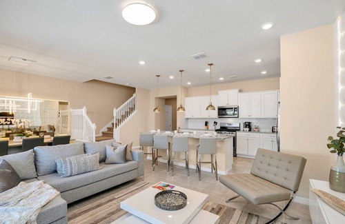 Loughman Villa | 7561 Oak Spring Lane