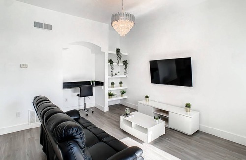 Metro West Condo | 78 m² Condo ∙ 1 bedroom ∙ 2 guests