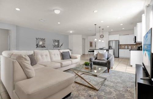 Four Corners House | 8BR Disney Villa with Pool, GameRoom, and Resort Amenities