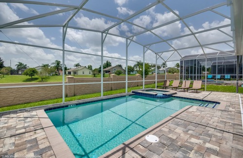 Davenport Villa | 9 BED | 5 BATH High-End Villa w/POOL 1672Moon