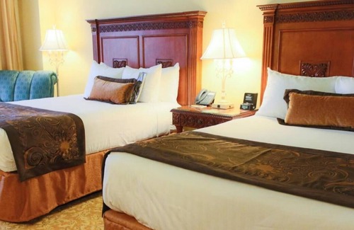 Orlando House | Adventure Awaits! 2 Amazing Units, Fishing, Visit Orlando's Official Visitor Center