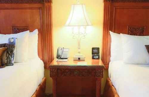 Orlando House | Adventure Awaits! 2 Amazing Units, Fishing, Visit Orlando's Official Visitor Center