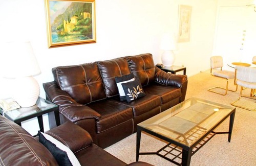 Ventura House | Atrium Drive Getaway