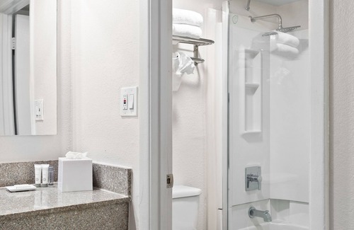 Kissimmee Hotel | Baymont by Wyndham Orlando Lake Buena Vista South