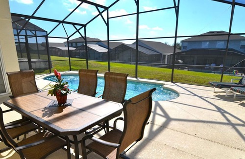 Highgate Park House | Beautiful 4 Bed/3 bath South-Facing Pool Home, 8 miles to Disney World!
