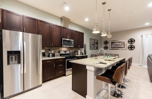 West Kissimmee Villa | Beautiful Family Villa Patio area with BBQ 5min Disney