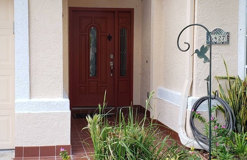 Ventura House | Charming 3-bedroom house with WiFi and fitness room in OrlandonGated community