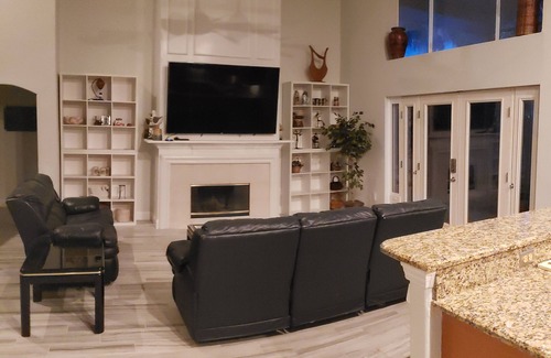 Ventura House | Charming 3-bedroom house with WiFi and fitness room in OrlandonGated community