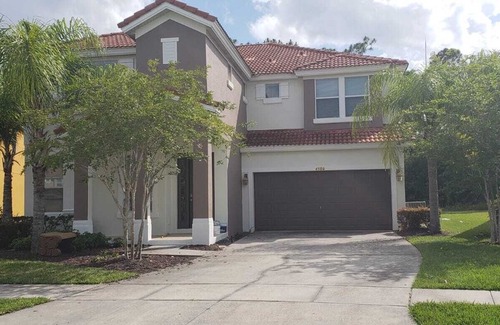 Bellavida House | Close to Disney. Family Friendly, Private pool and games room