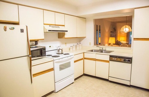 Ventura Apartment | Clubview Two-Bedroom Condo #2957
