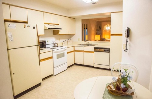 Ventura Apartment | Clubview Two-Bedroom Condo #2957