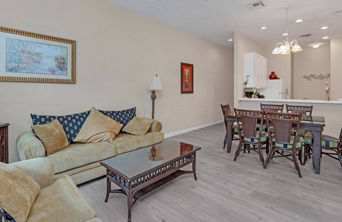 Bahama Bay Condo | Communal Pool, 20 Minutes To Disney, Splash Area & Restaurants