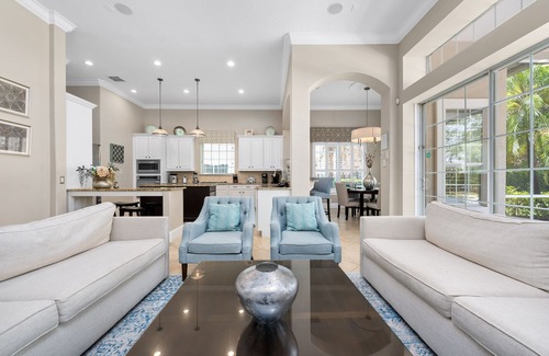 Reunion House | Contemporary Luxury Pool Home! Cinema, Pool Table - Close to Disney!