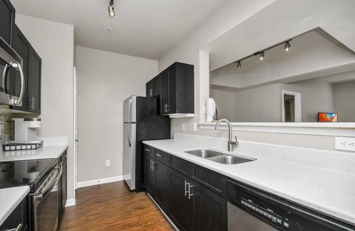 South Eola Apartment | Cozy retreat getaway! Family-sized | By Lake Eola