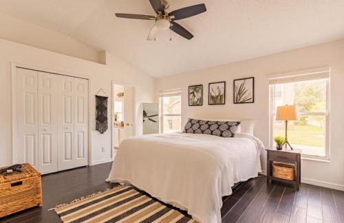Orlando House | East Orlando Getaway - 3BR/2BTH - *Pool *Parking