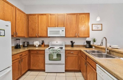 Bahama Bay Condo | Entire 3 Bed Condo w/Balcony & Resort Pool Access
