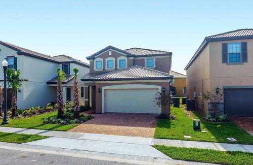 Loughman Villa | Fabulous Single Home w/Pool at Solterra Resort