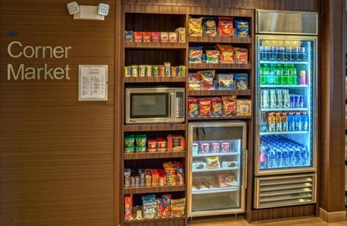 Florida Center Hotel | Family & Friends Getaway! 3 Spacious Units, Free Hot Breakfast, Free Parking!
