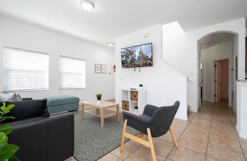 Bellavida House | Four Bedroom w/Screened Pool Close to Disney 4572