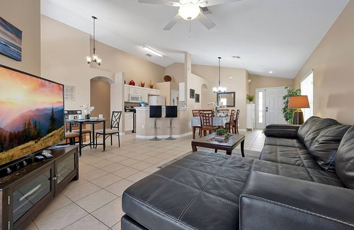 Loughman House | FREE POOL HEAT Beautiful 4 BR Resort Home With Pool & Hot Tub