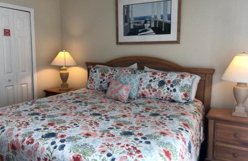 West Kissimmee House | Gated Emerald island resort townhome, Overlook Pool, 3 miles to Disney, rent by owner