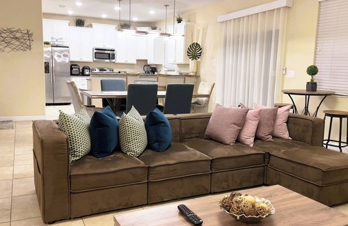 Davenport Villa | Gorgeous Disney Home - Resort Free Access with Lazy River