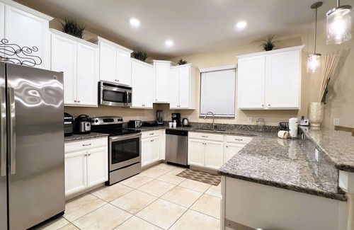 Davenport Villa | Gorgeous Disney Home - Resort Free Access with Lazy River