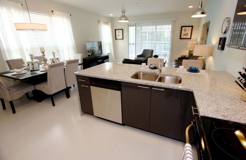 Four Corners House | Great Resort Amenities, Pet-Friendly 3BR Serenity Townhome Near Disney | Splash Pool | Balcony