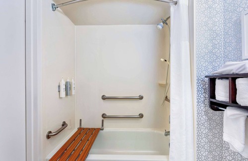 Airport North Hotel | Hampton Inn Orlando-International Airport