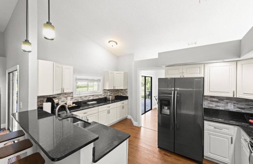 Buena Ventura Lakes House | Heated Pool - Sleeps 12 - Close to Parks and Shops