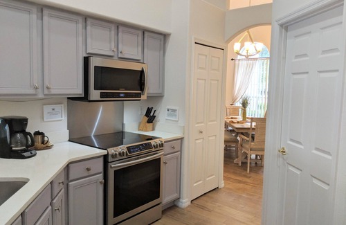 Orange Tree Villa | Hidden Waterfront Oasis - 18 minutes to the Disney Entrance!