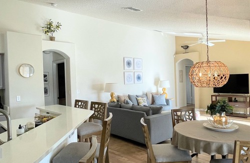 Orange Tree Villa | Hidden Waterfront Oasis - 18 minutes to the Disney Entrance!