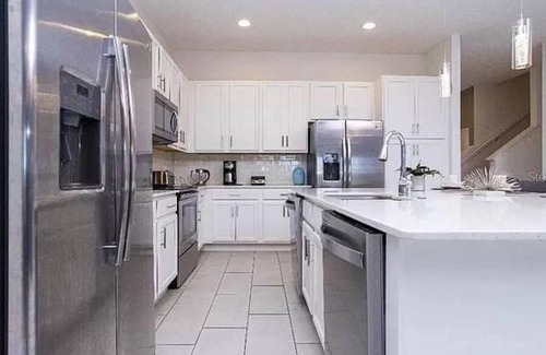 Loughman House | Huge 5 Star Resort Villa Near Disney-Pool-Spa-Game Room 24+Guests