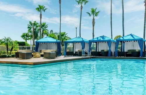Airport North Apartment | King Room Near Airport Lakes Park ORL