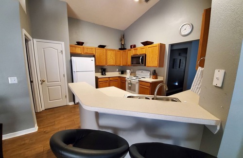 Sandy Ridge House | LAKE VIEW 4BR BUNGALOW, Private Pool, Games Room; FAST 500mbps WIFI